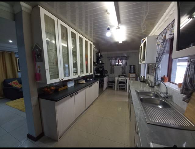 4 BEDROOM FREESTANDING FOR SALE IN LENTEGEUR
